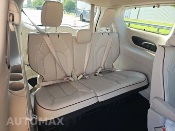 2018 Chrysler Pacifica Limited 121.6" WB – miniatura 14
