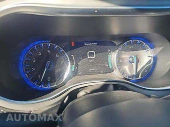 2018 Chrysler Pacifica Limited 121.6" WB - miniatura 10