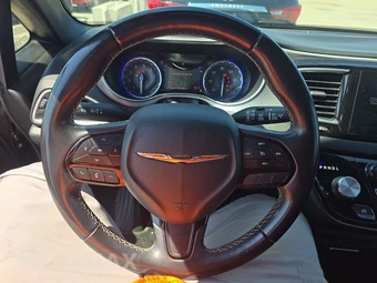 2018 Chrysler Pacifica Touring L 121.6" WB – miniatura 10