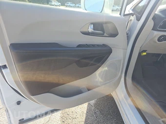 2018 Chrysler Pacifica Touring L 121.6" WB - miniatura 9