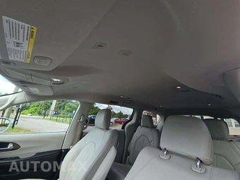 2018 Chrysler Pacifica Touring L 121.6" WB - miniatura 11