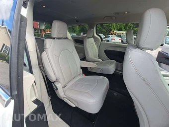 2018 Chrysler Pacifica Touring L 121.6" WB - miniatura 17