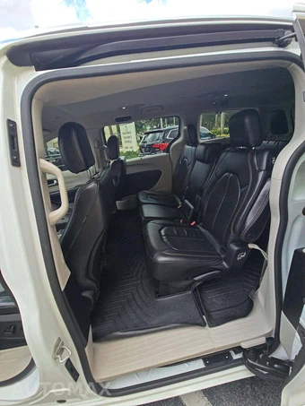2018 Chrysler Pacifica Touring L 121.6" WB – miniatura 10