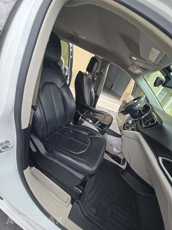 2018 Chrysler Pacifica Touring L 121.6" WB – miniatura 16