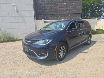 2018 Chrysler Pacifica Touring L 121.6" WB