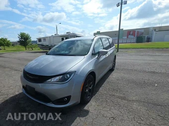2018 Chrysler Pacifica Touring L 121.6" WB