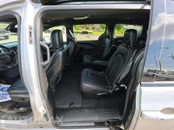 2018 Chrysler Pacifica Touring L 121.6" WB – miniatura 10