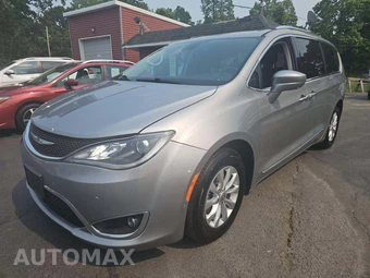 2018 Chrysler Pacifica Touring L 121.6" WB