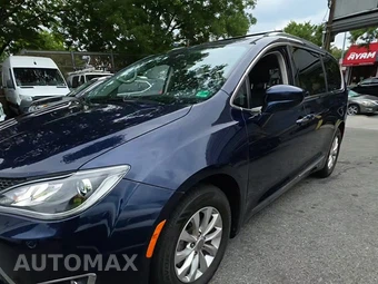 2018 Chrysler Pacifica Touring L 121.6" WB