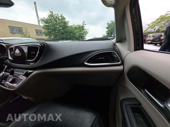 2018 Chrysler Pacifica Touring L 121.6" WB – miniatura 17