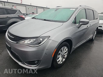 2018 Chrysler Pacifica Touring L 121.6" WB