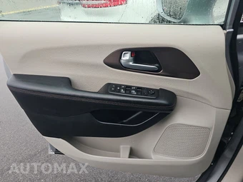 2018 Chrysler Pacifica Touring L 121.6" WB – miniatura 9