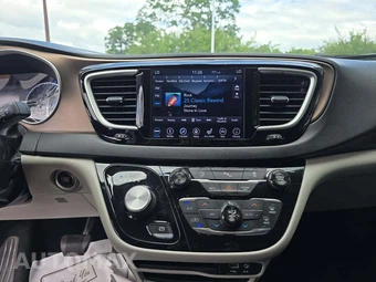2018 Chrysler Pacifica Touring L 121.6" WB – miniatura 10