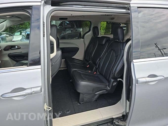 2018 Chrysler Pacifica Touring L 121.6" WB – miniatura 13