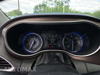 2018 Chrysler Pacifica Touring L 121.6" WB – miniatura 9