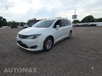 2018 Chrysler Pacifica Touring L 121.6" WB