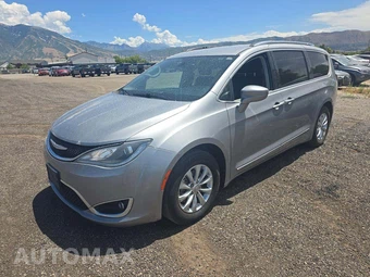 2018 Chrysler Pacifica Touring L 121.6" WB