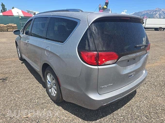 2018 Chrysler Pacifica Touring L 121.6" WB – miniatura 2