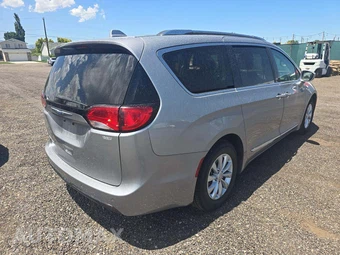 2018 Chrysler Pacifica Touring L 121.6" WB – miniatura 3