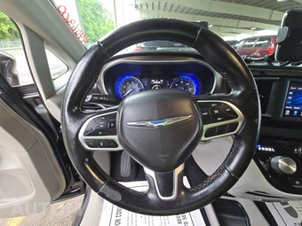 2018 Chrysler Pacifica Touring L 121.6" WB – miniatura 10