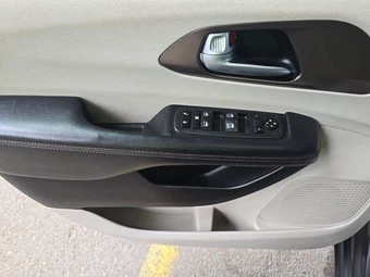 2018 Chrysler Pacifica Touring L 121.6" WB – miniatura 9