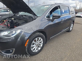 2018 Chrysler Pacifica Touring L 121.6" WB