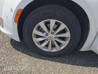 2018 Chrysler Pacifica Touring L 121.6" WB – miniatura 24