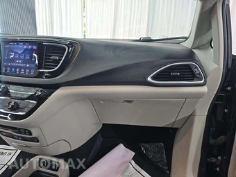 2018 Chrysler Pacifica Touring L Plus 121.6" WB - miniatura 17