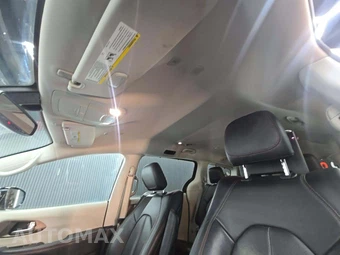 2018 Chrysler Pacifica Touring L Plus 121.6" WB - miniatura 8