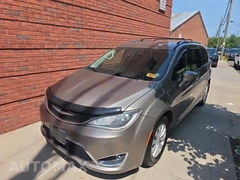 2018 Chrysler Pacifica Touring L Plus 121.6" WB