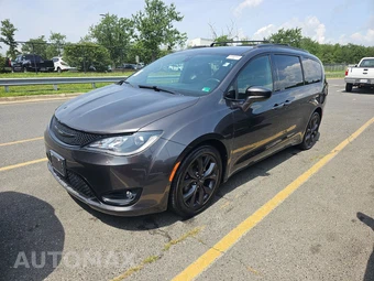 2018 Chrysler Pacifica Touring Plus 121.6" WB