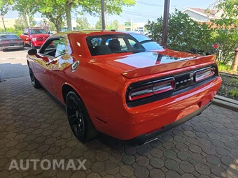 2018 Dodge Challenger SXT – miniatura 2