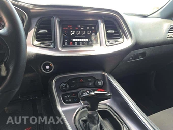 2018 Dodge Challenger SXT – miniatura 10