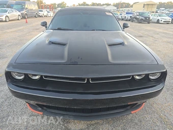 2018 Dodge Challenger SXT - miniatura 2
