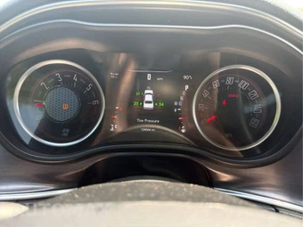 2018 Dodge Challenger SXT - miniatura 11