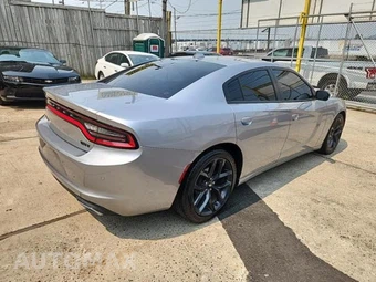 2018 Dodge Charger SXT Plus – miniatura 2