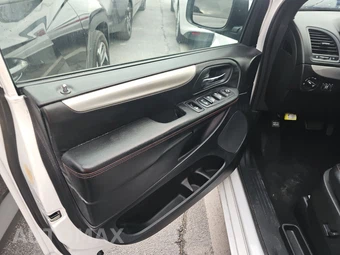 2018 Dodge Grand Caravan GT 121.2" WB - miniatura 9