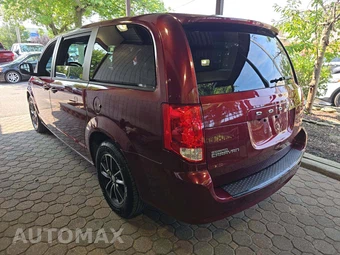 2018 Dodge Grand Caravan SE Plus 121.2" WB - miniatura 2