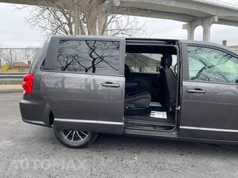 2018 Dodge Grand Caravan SE Plus 121.2" WB - miniatura 13