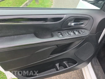 2018 Dodge Grand Caravan SXT 121.2" WB – miniatura 9