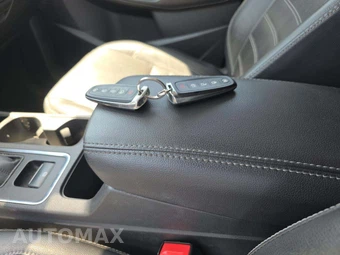 2018 Ford Escape Titanium – miniatura 8