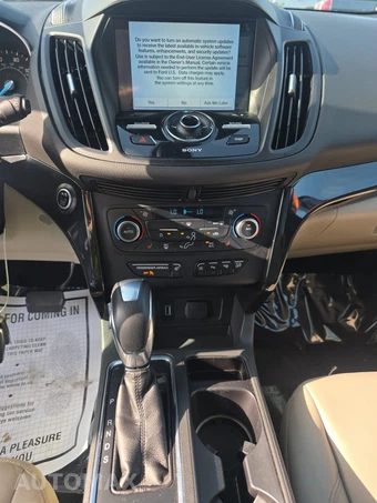 2018 Ford Escape Titanium – miniatura 17