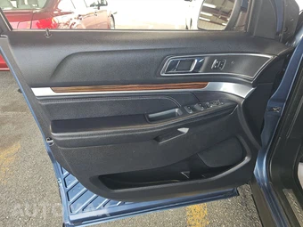 2018 Ford Explorer Limited – miniatura 9