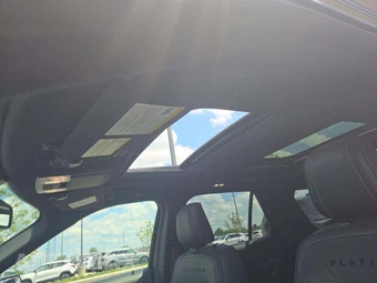 2018 Ford Explorer Platinum - miniatura 11