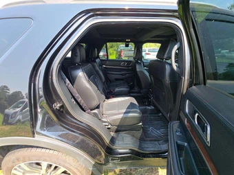 2018 Ford Explorer Platinum – miniatura 17