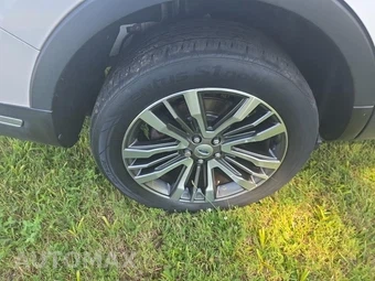2018 Ford Explorer Platinum - miniatura 10