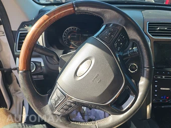 2018 Ford Explorer Platinum - miniatura 10