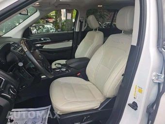 2018 Ford Explorer Platinum – miniatura 3