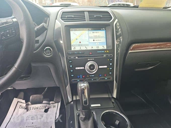 2018 Ford Explorer Platinum – miniatura 7