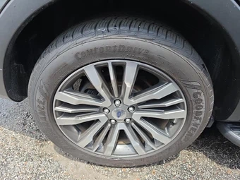 2018 Ford Explorer Platinum - miniatura 10
